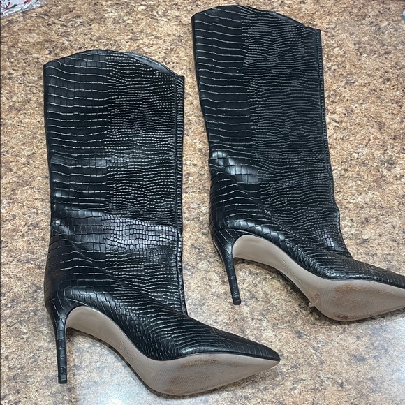 EUC SCHUTZ Maryana Black Crocodile Embossed Heeled Boots 8.5 - Picture 9 of 12